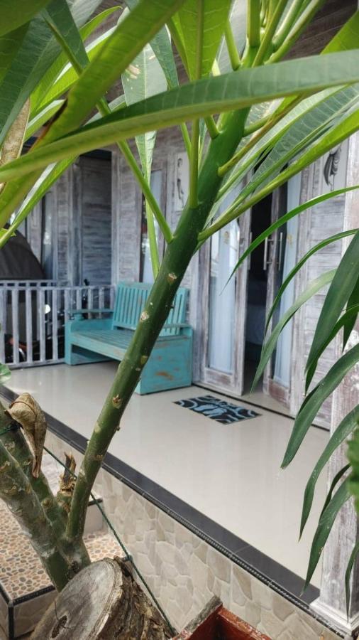 Sarinah Beach - Bistro & Bungalow Batununggul Esterno foto