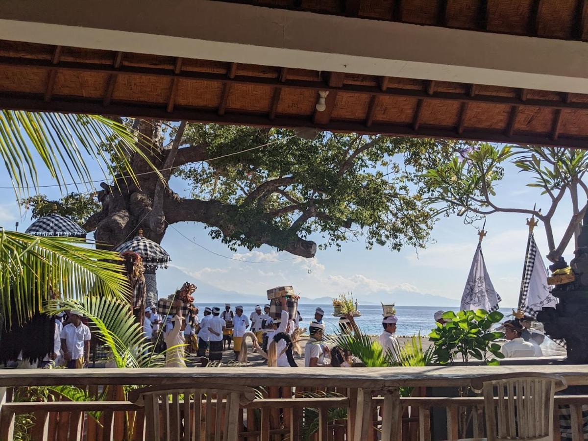 Sarinah Beach - Bistro & Bungalow Batununggul Esterno foto